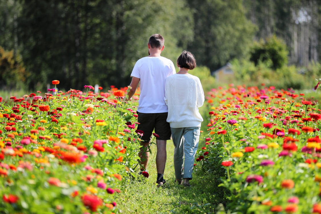 VK-Harri-Tarvainen-coupleingarden.jpg-1