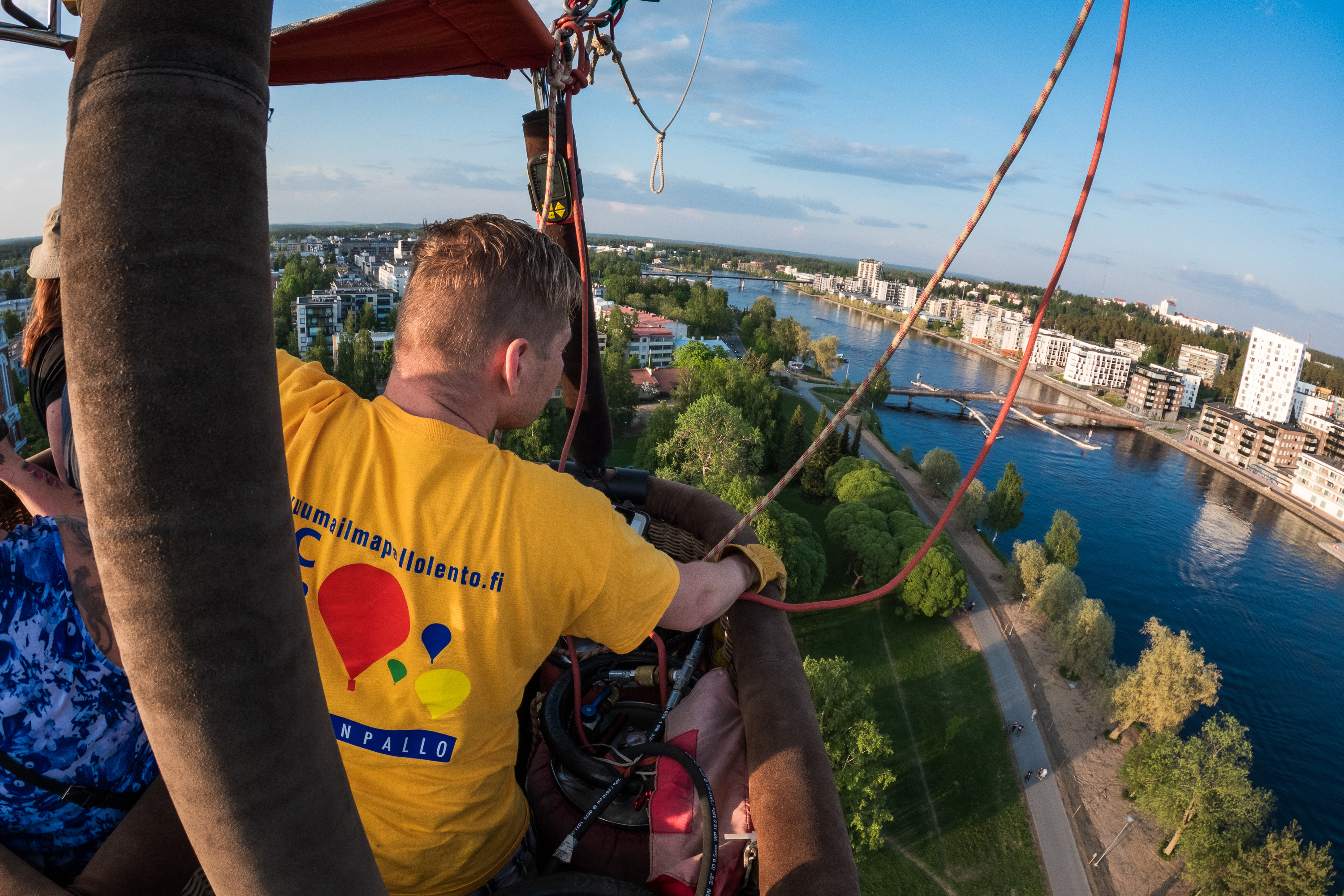 Linnan Pallo _kuumailmapallolentäjä Juha Peltonen_Kuumailmapallo yleisölento Joensuussa_kuva Jarno Artika_Business Joensuu